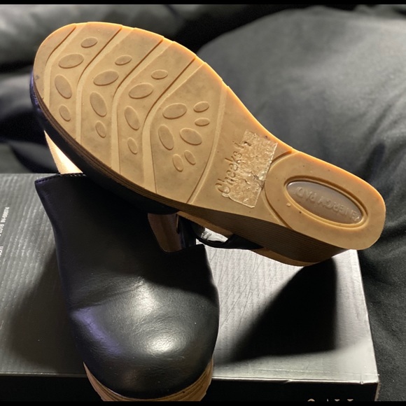 Clogs - Picture 2 of 3